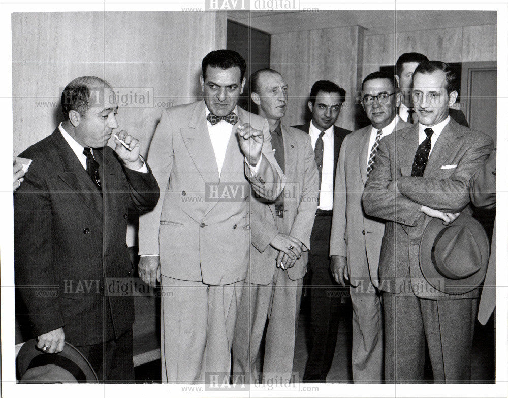 1956 Press Photo Walter close - Historic Images