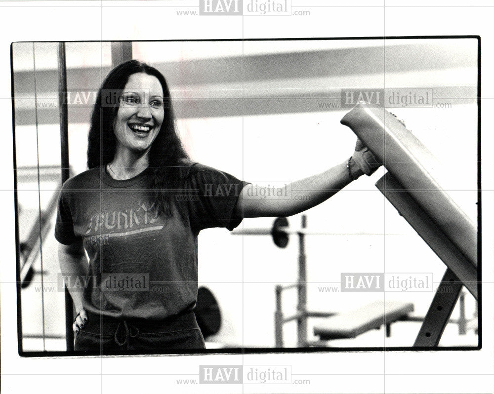 1982 Press Photo Maggie Krueger, Royal Oak, working out - Historic Images