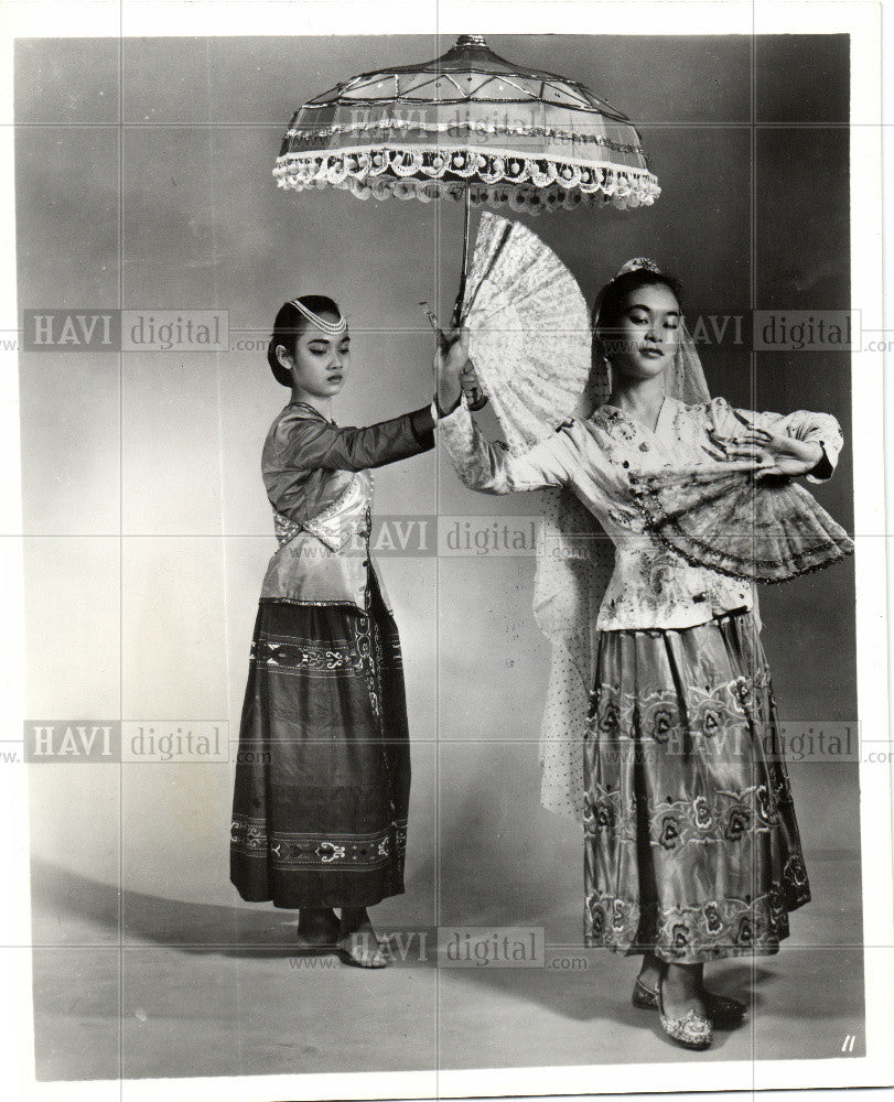 1959 Press Photo Singkil heavy metal anklets - Historic Images