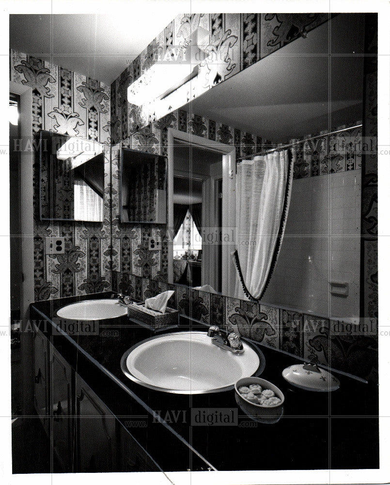 1969 Press Photo Bathrooms - Historic Images