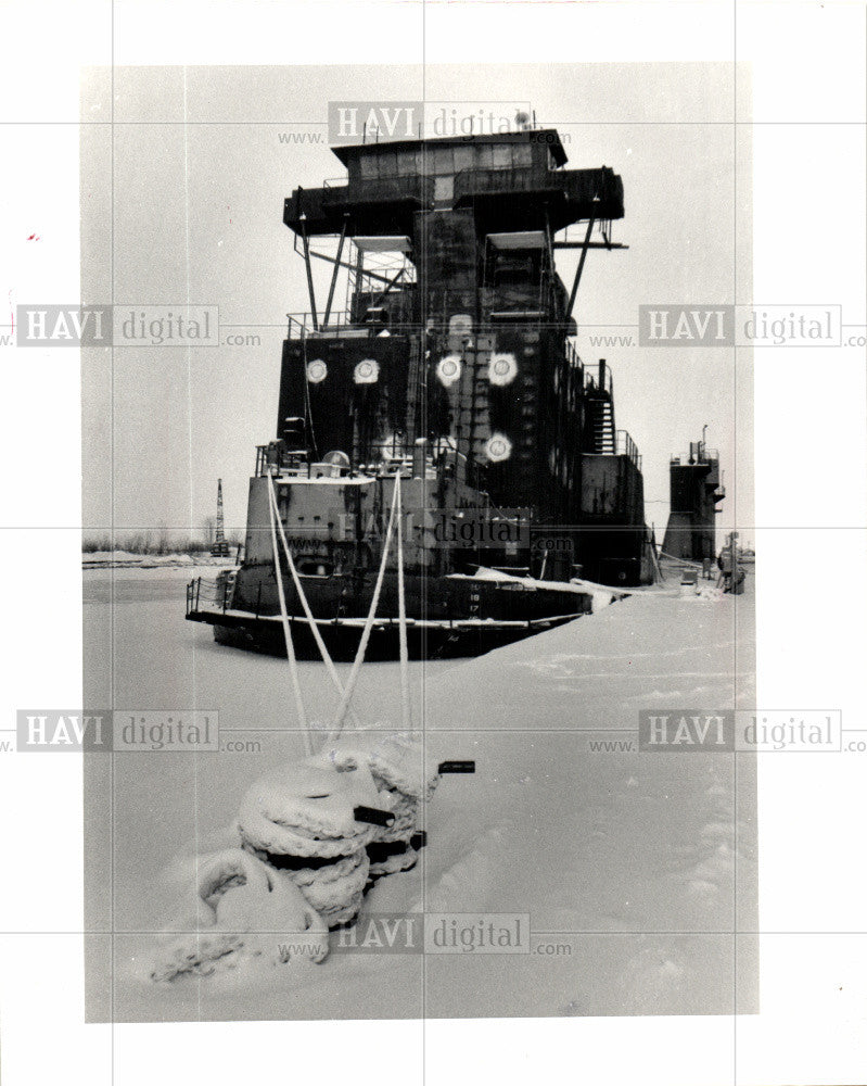 1984 Press Photo Barge - Historic Images