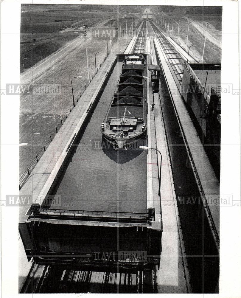 1968 Press Photo Barge - Historic Images