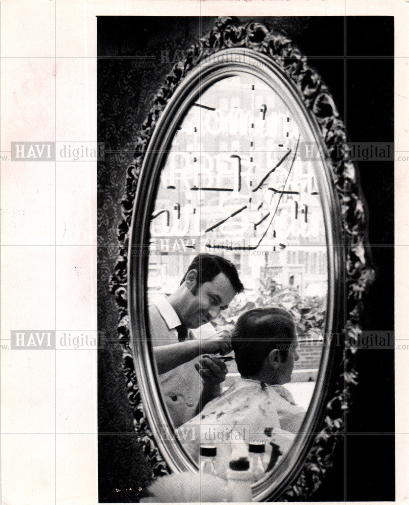 1970 Press Photo Barbers - Historic Images