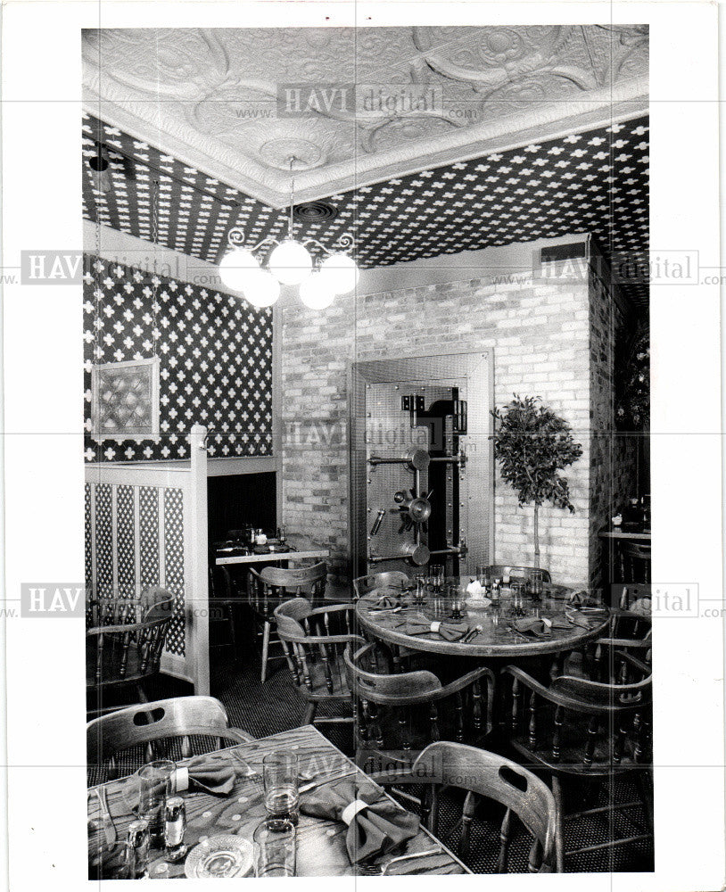 1987 Press Photo Bank,Vault,Restaurant,dine,luncheon, - Historic Images