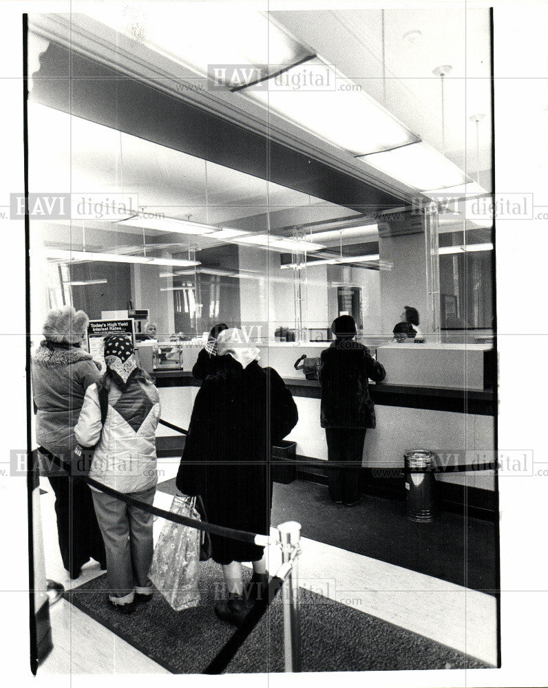 1982 Press Photo Line at National Bank of Detroit - Historic Images