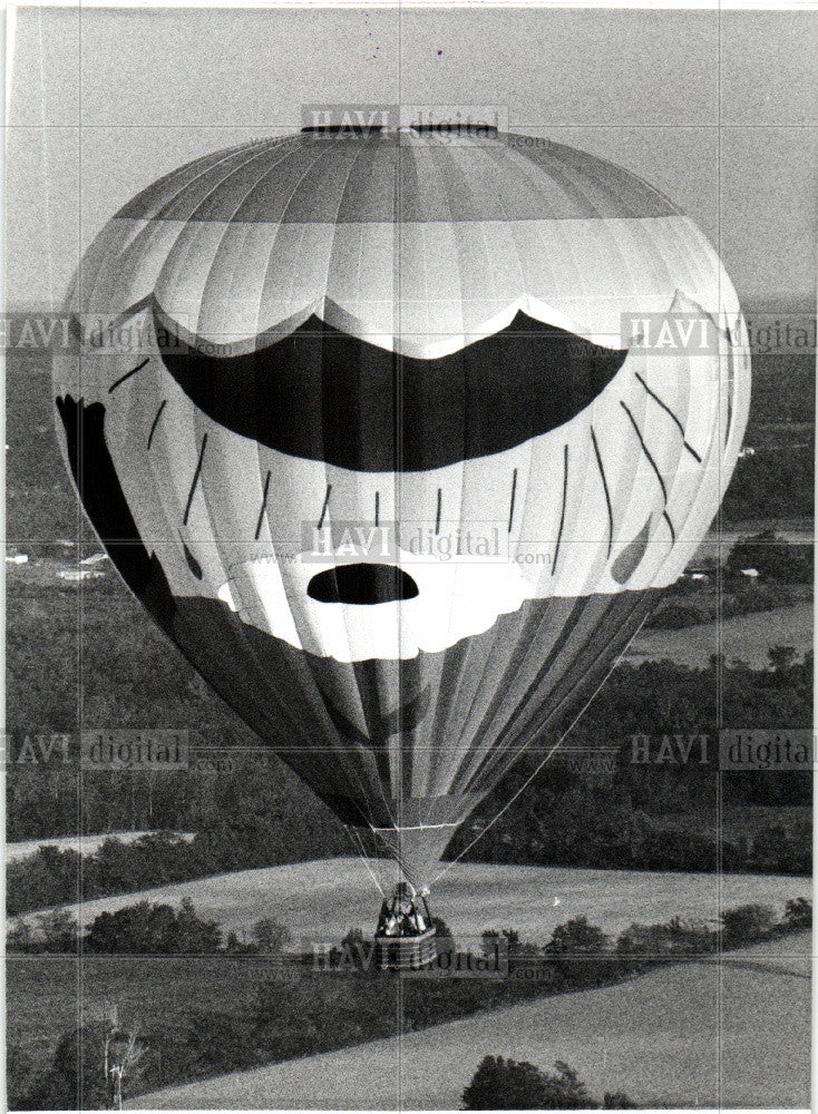 Press Photo balloon ride peaceful - Historic Images