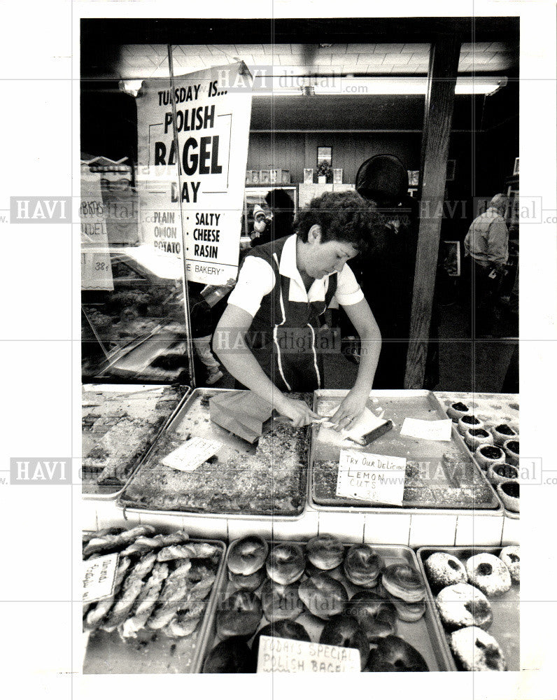 1987 Press Photo Barbara Matuski,Bakery owner - Historic Images