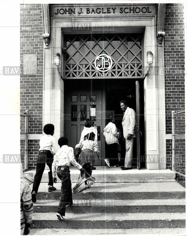 1982 Press Photo Bagley John J. School - Historic Images