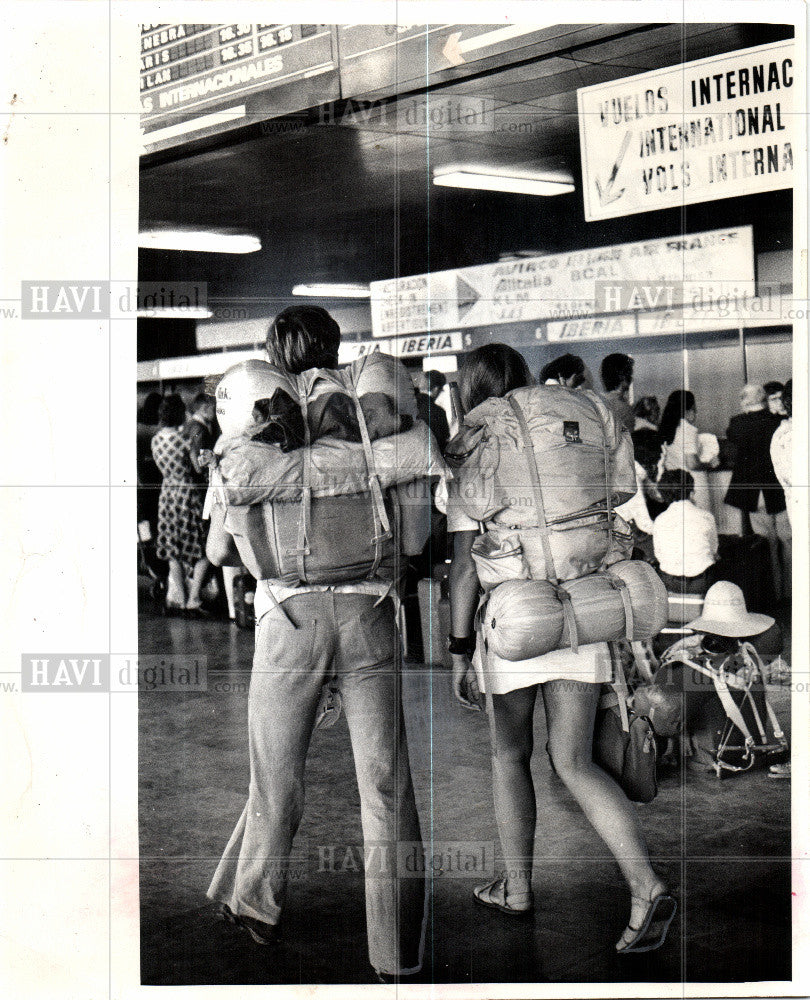 1974 Press Photo Back Packing - Historic Images