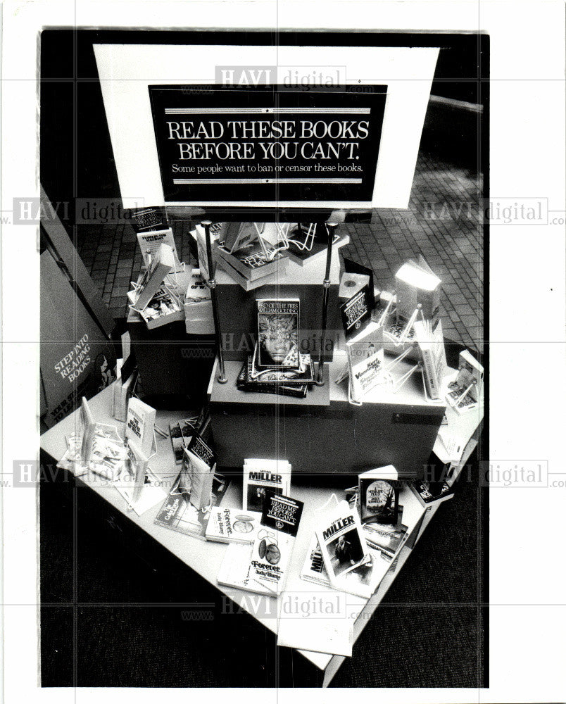 1986 Press Photo Book - Historic Images