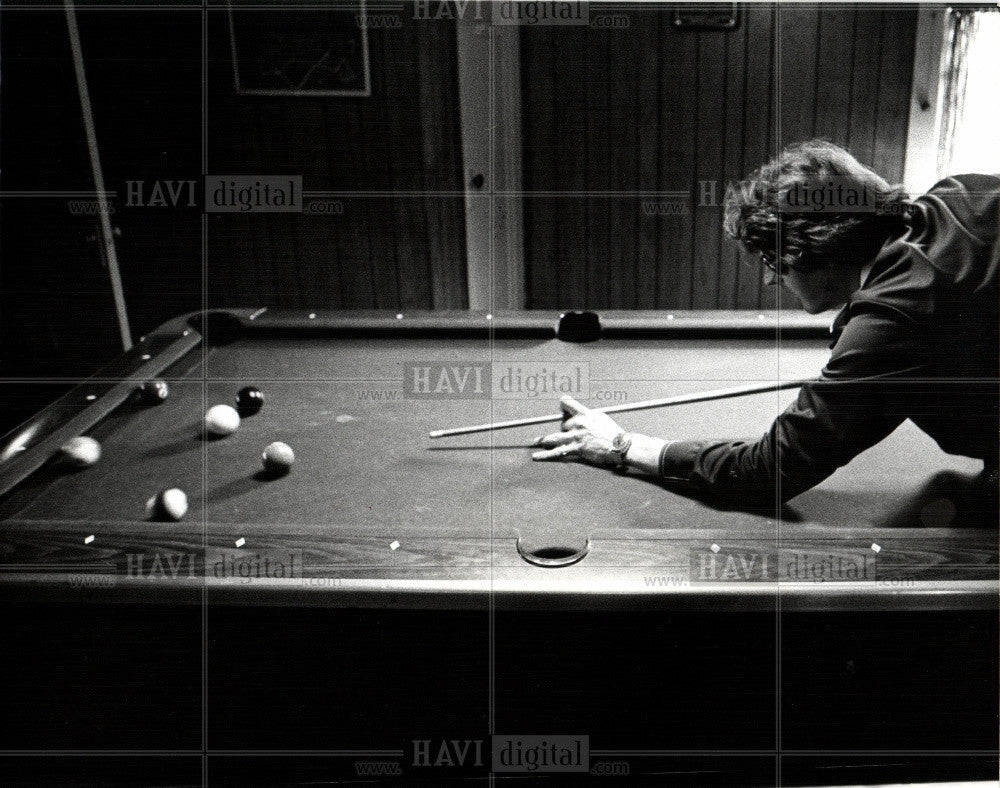 1975 Press Photo Billiards Pool Cue Sports Games Table - Historic Images