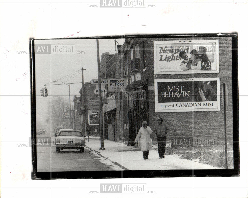 1989 Press Photo Billboards advertise cigarettes liquor - Historic Images