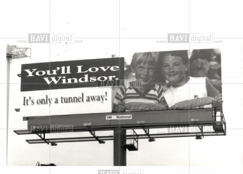 Press Photo Billboard Outdoor Sign Advertisement - Historic Images