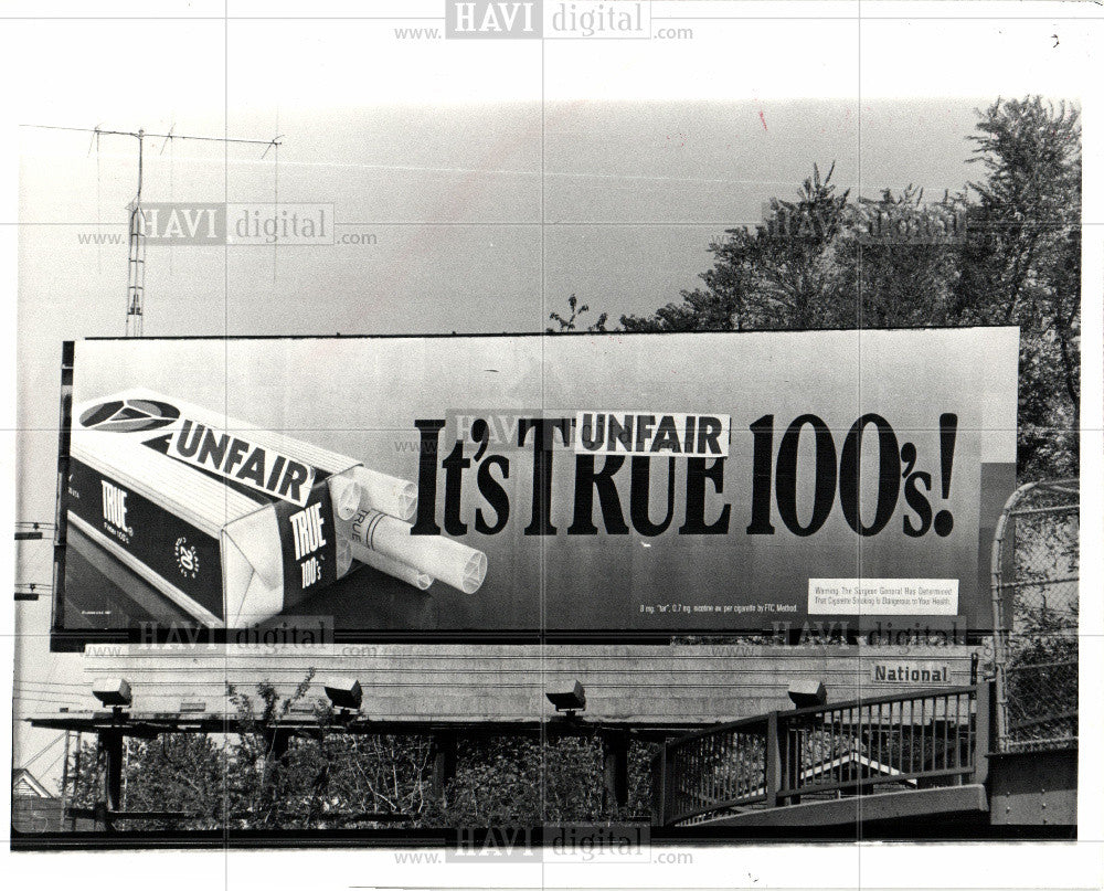 1981 Press Photo Cigarette Billboard - Historic Images