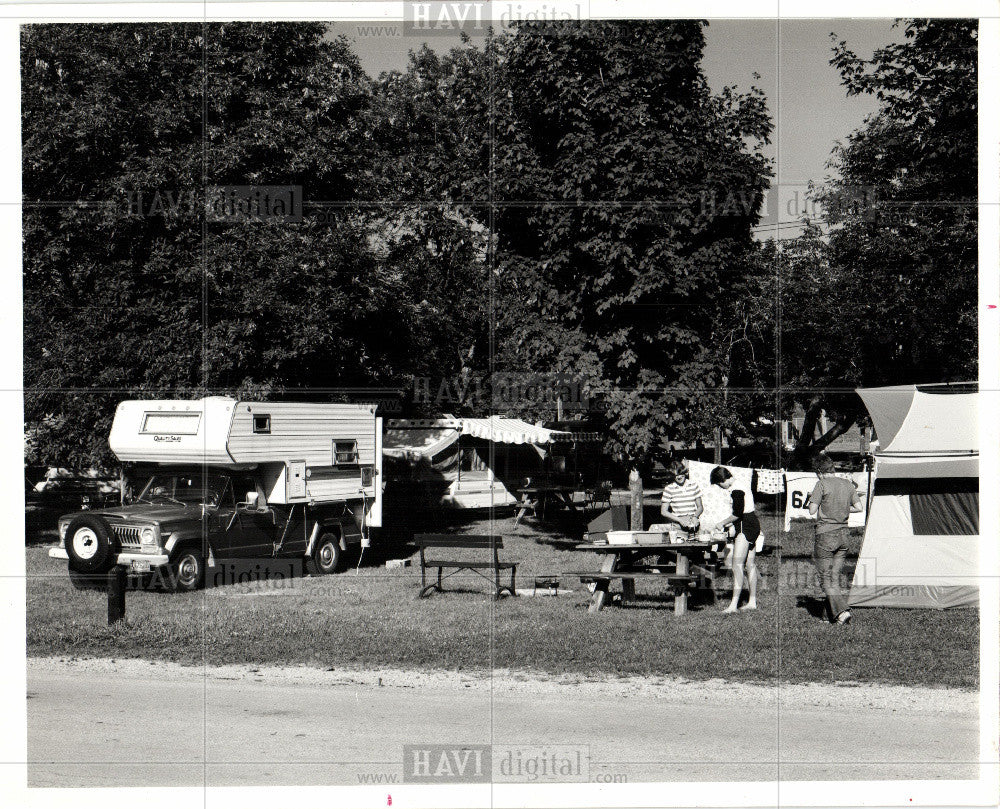 1986 Press Photo Camping - Historic Images