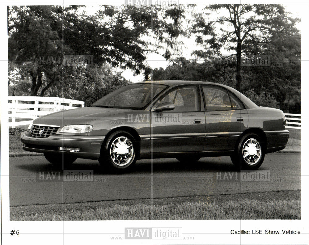 1994 Press Photo Cadillac LSE automobile sedan - Historic Images