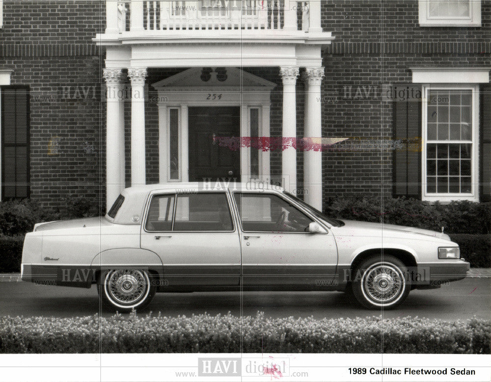 1988 Press Photo Cadillac Automobiles Fleetwood Sedan - Historic Images