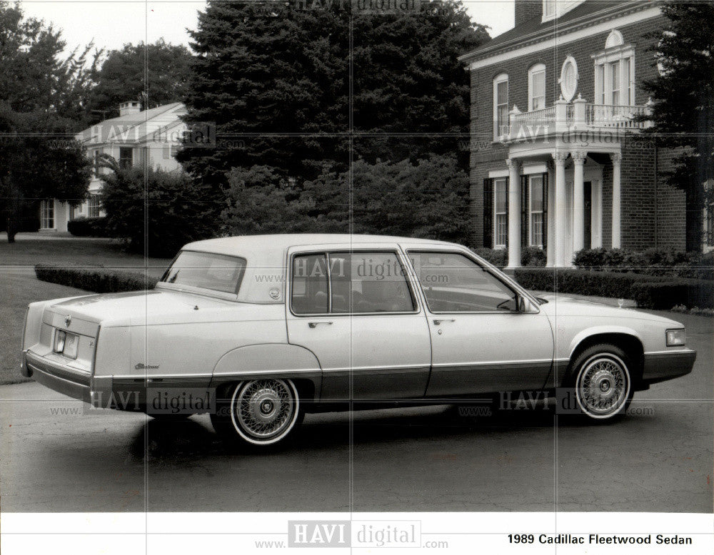 1988 Press Photo Fleetwood series gets fender skirts - Historic Images