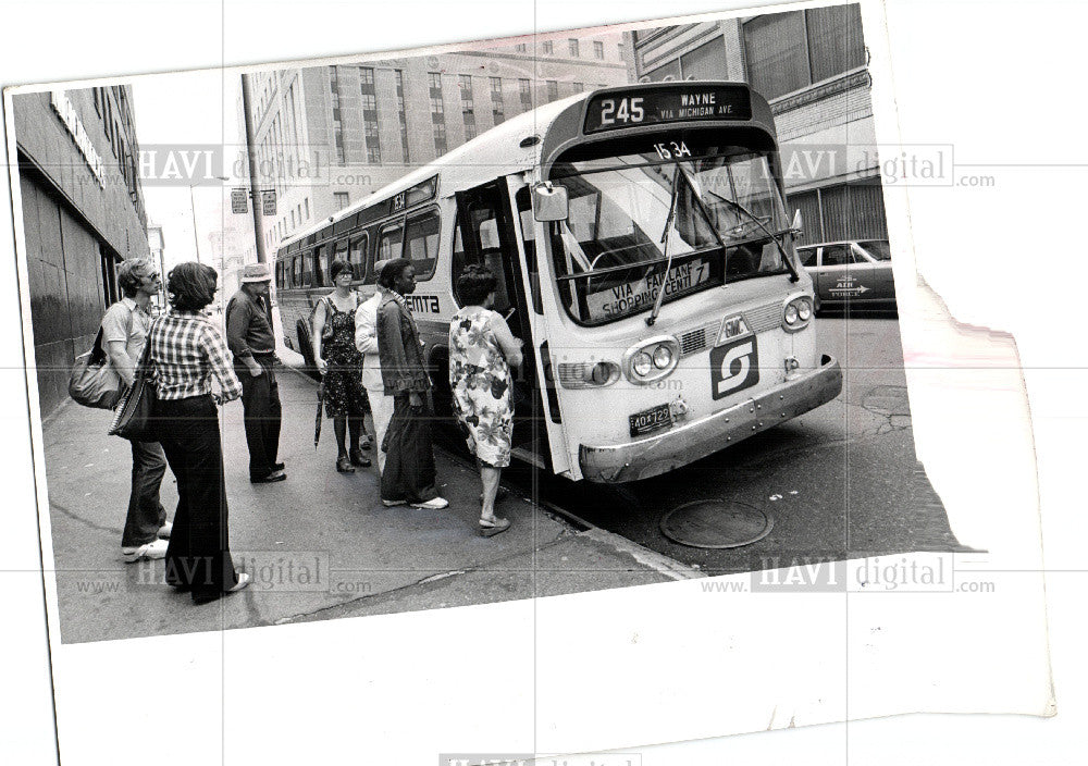 1985 Press Photo Bus - Historic Images