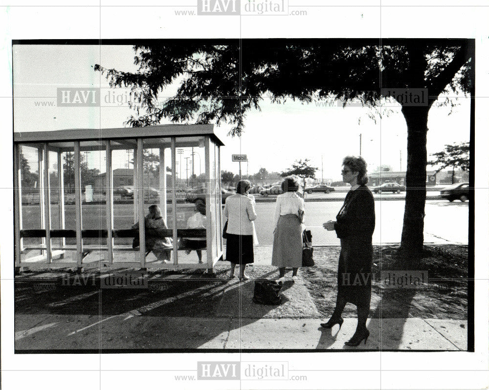 1986 Press Photo bus or coach waits out of service - Historic Images