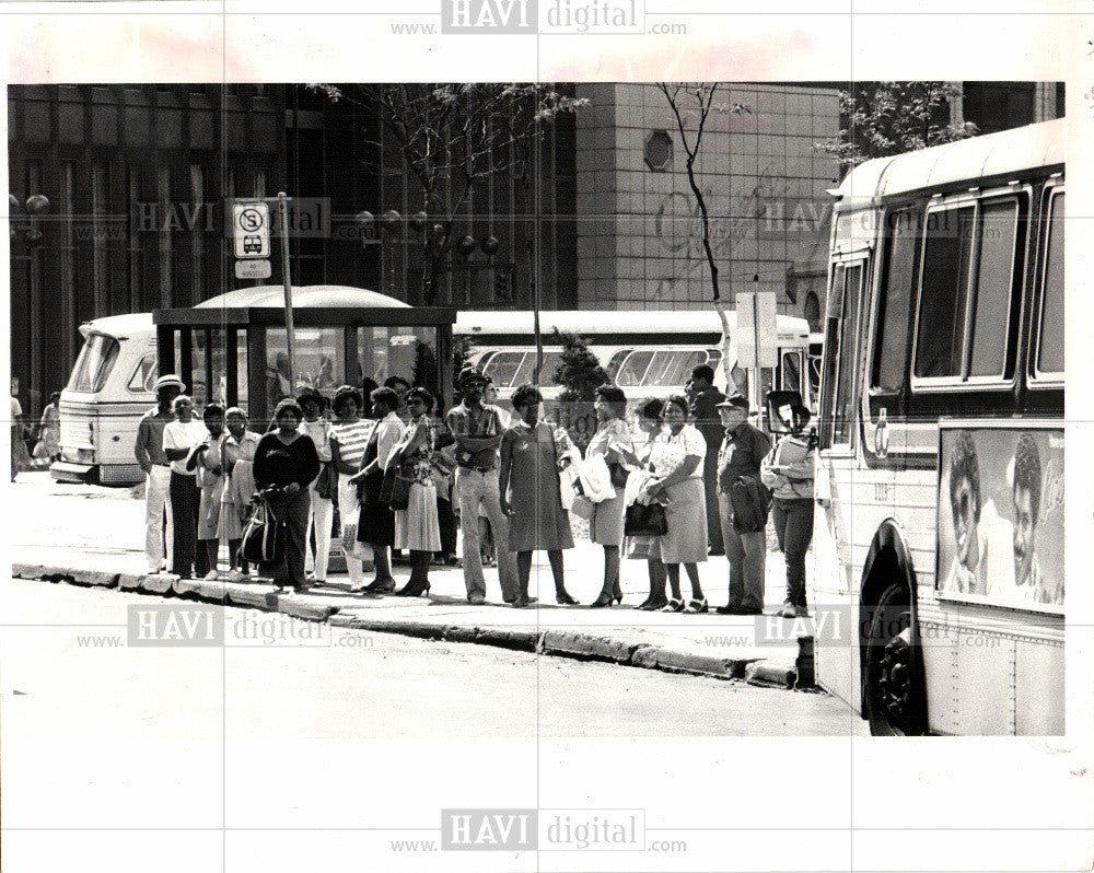 1983 Press Photo Detroit Angry Half City Buses Run - Historic Images