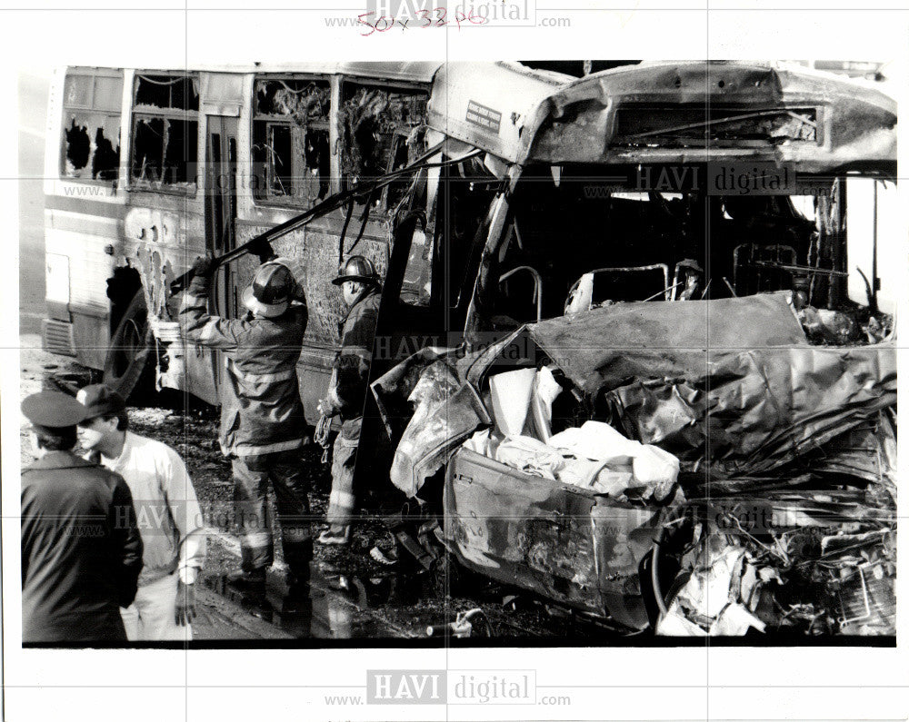 1990 Press Photo Bus Accident Van Dyke - Historic Images