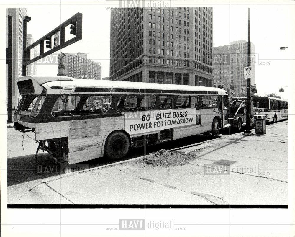 1985 Press Photo TOM BARROW  BUSES - Historic Images