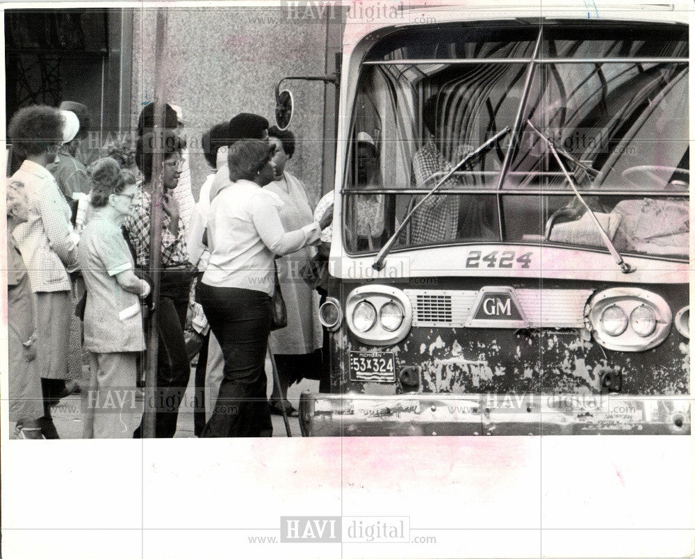 1975 Press Photo Detroit's Buses - Historic Images