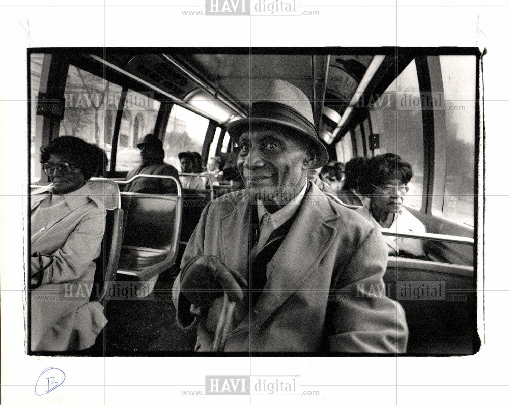 1988 Press Photo Bus Woodward Line - Historic Images