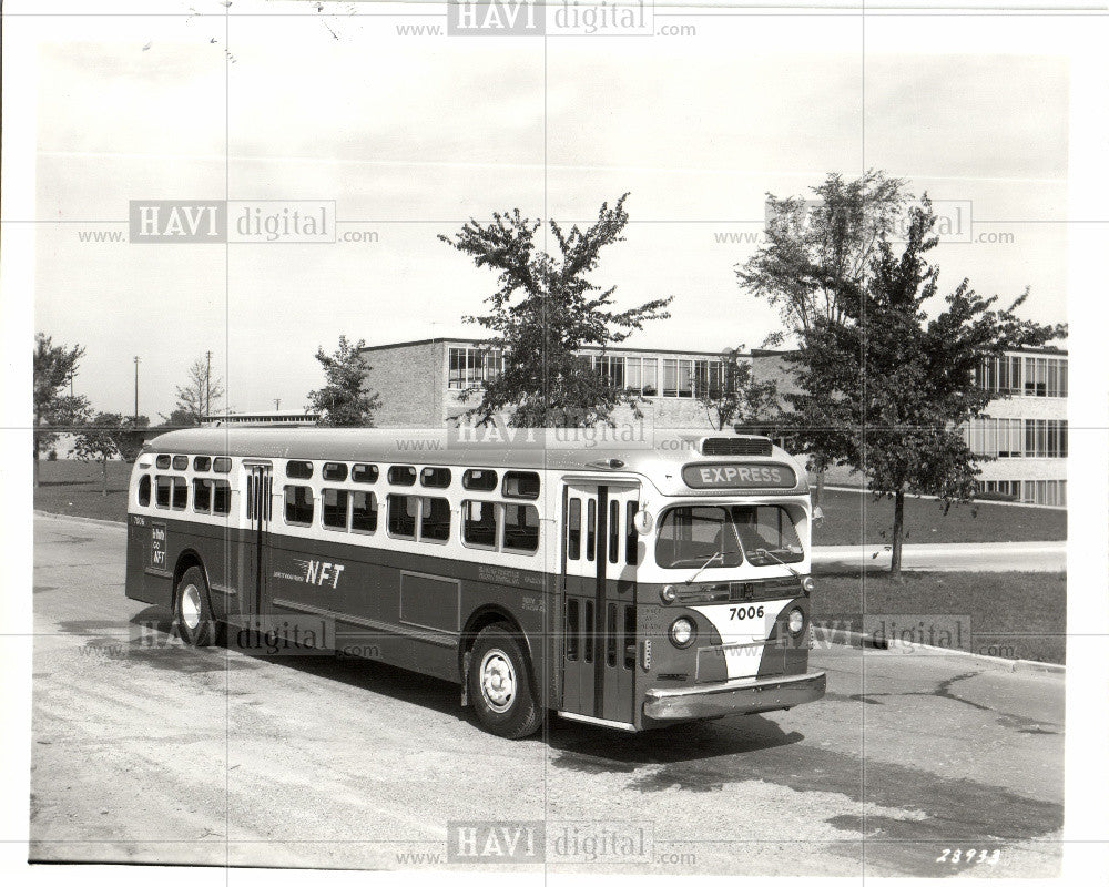 Press Photo bus transportation vehicle passengers - Historic Images