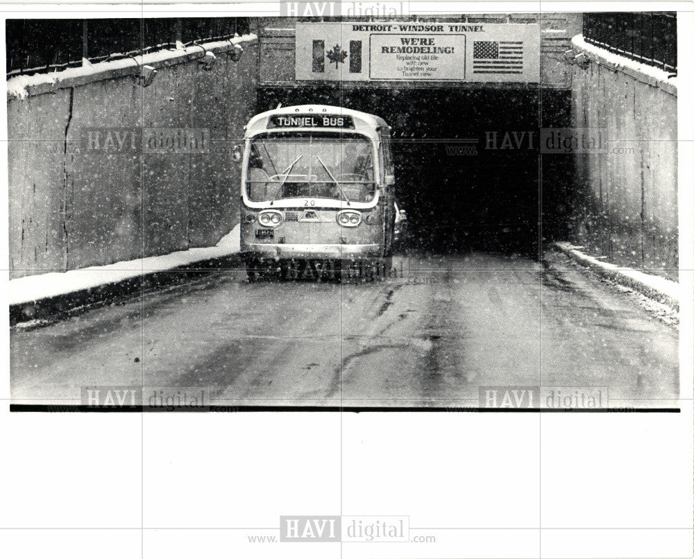 1982 Press Photo Bus - Historic Images