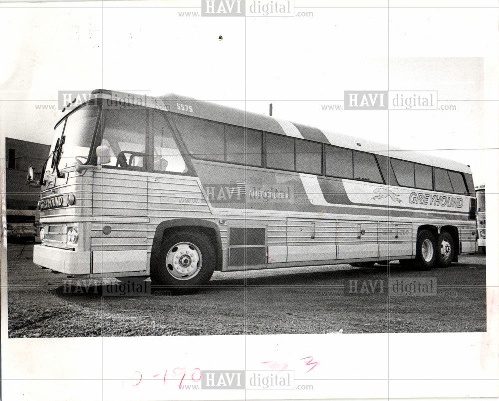 1977 Press Photo Bus - Historic Images