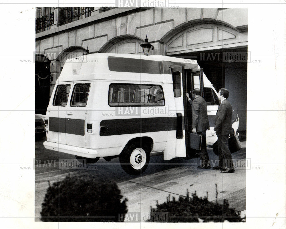 1974 Press Photo The Chevy minibus - Historic Images