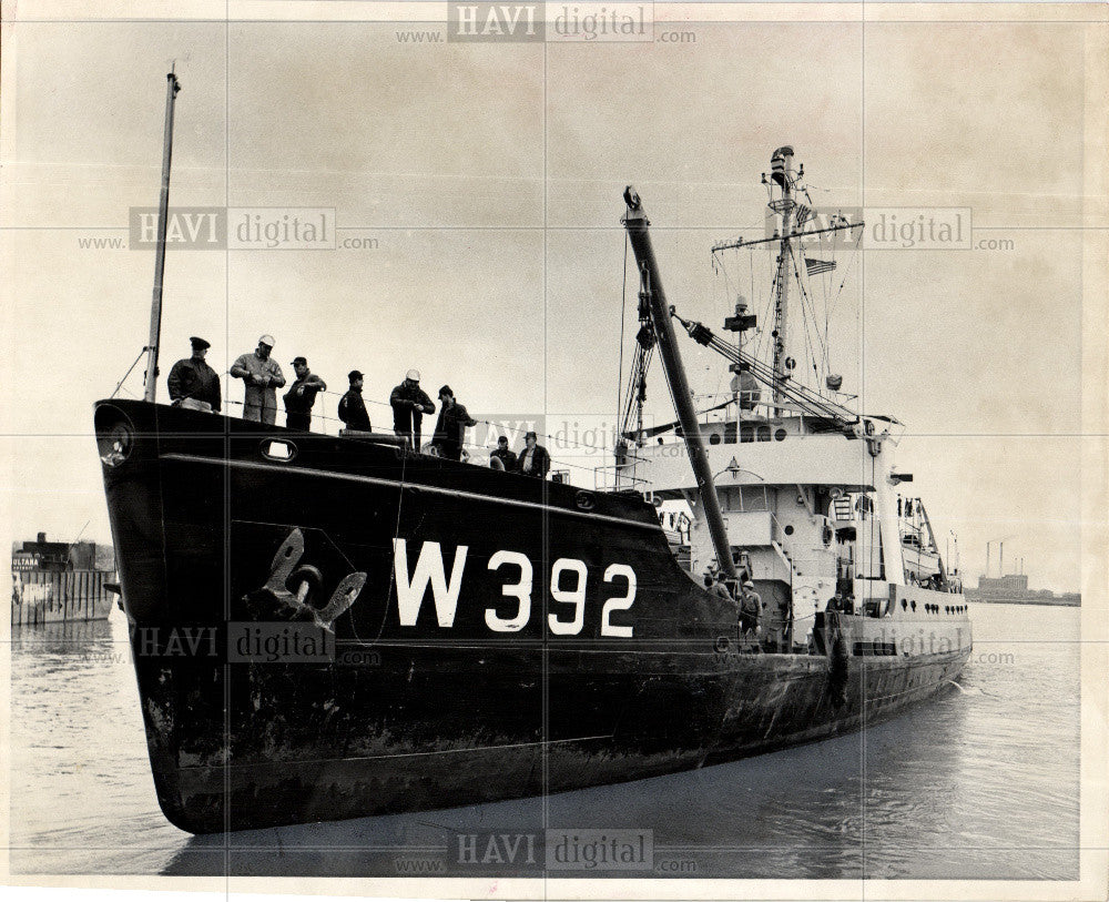 1965 Press Photo Ocean Buoys, Bramble - Historic Images