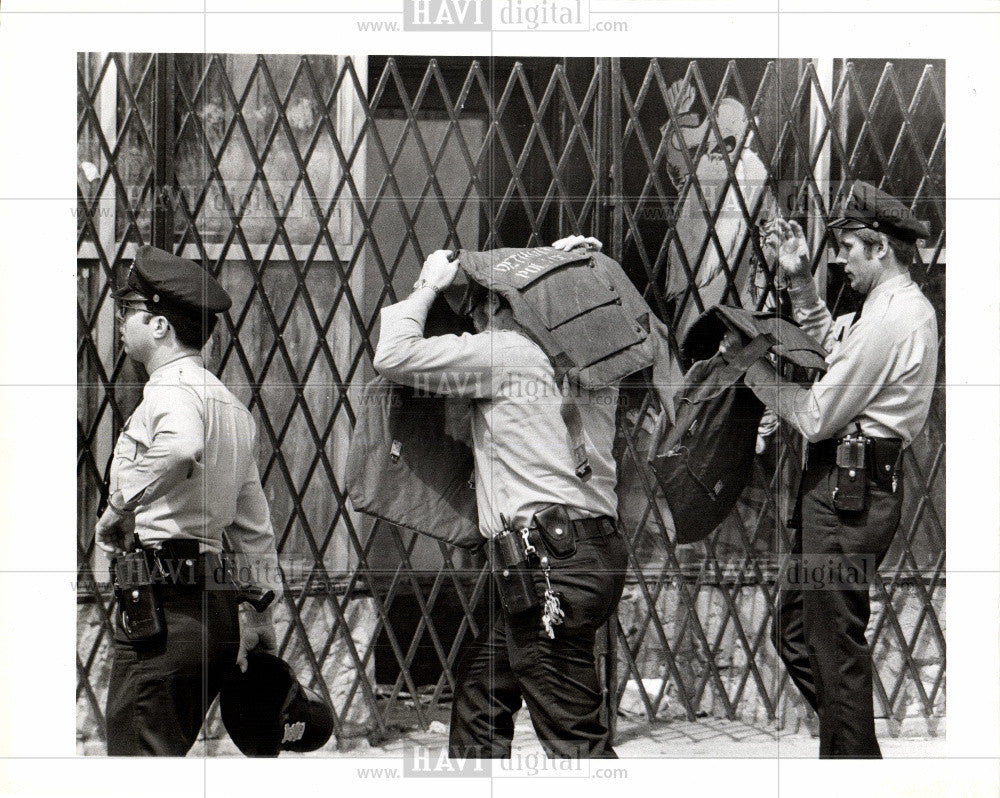 1978 Press Photo Ballistic vest Bullet Proof Vest - Historic Images