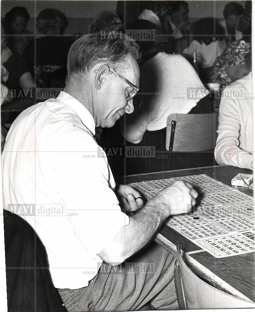 1965 Press Photo MEN LIKE BINGO - Historic Images