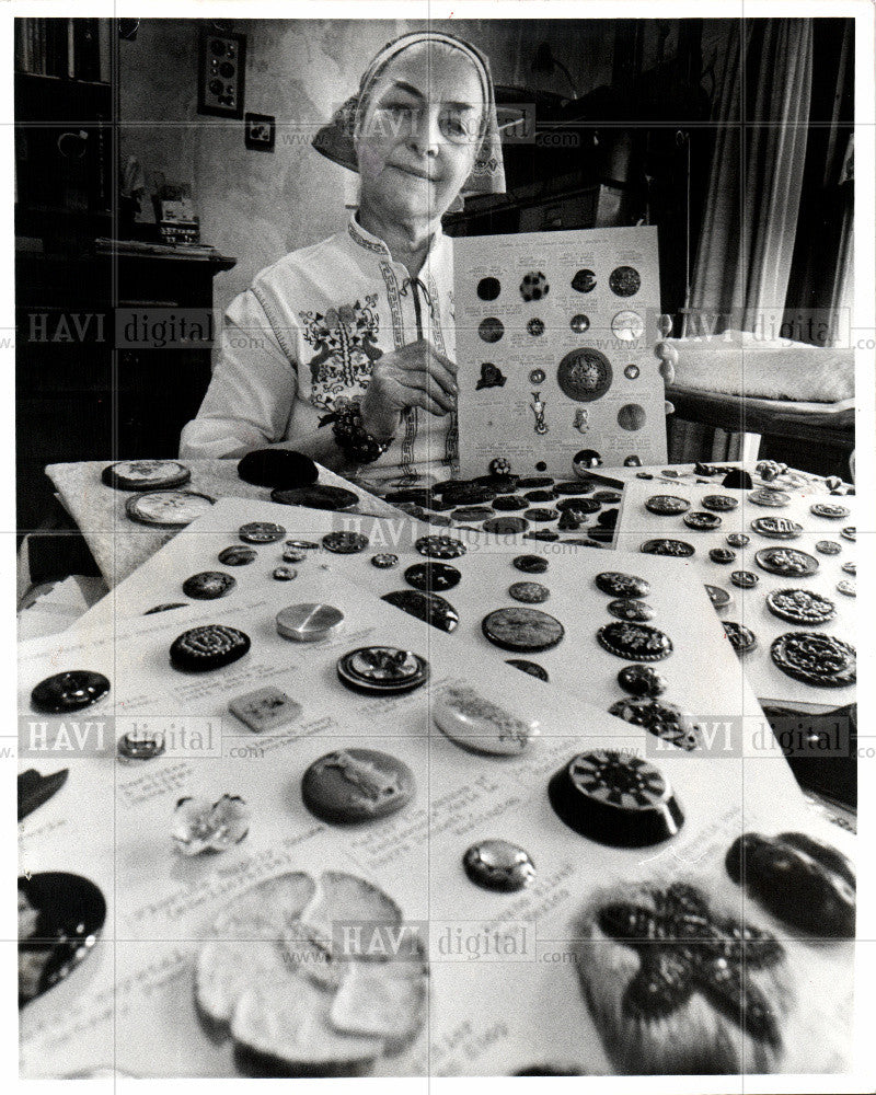 1976 Press Photo Buttons  fashion design - Historic Images