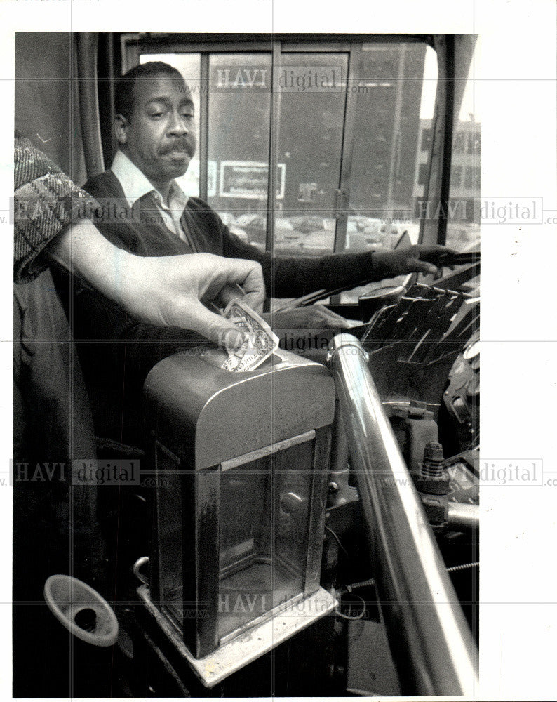 1987 Press Photo drivers steal money Councilman Clyde - Historic Images