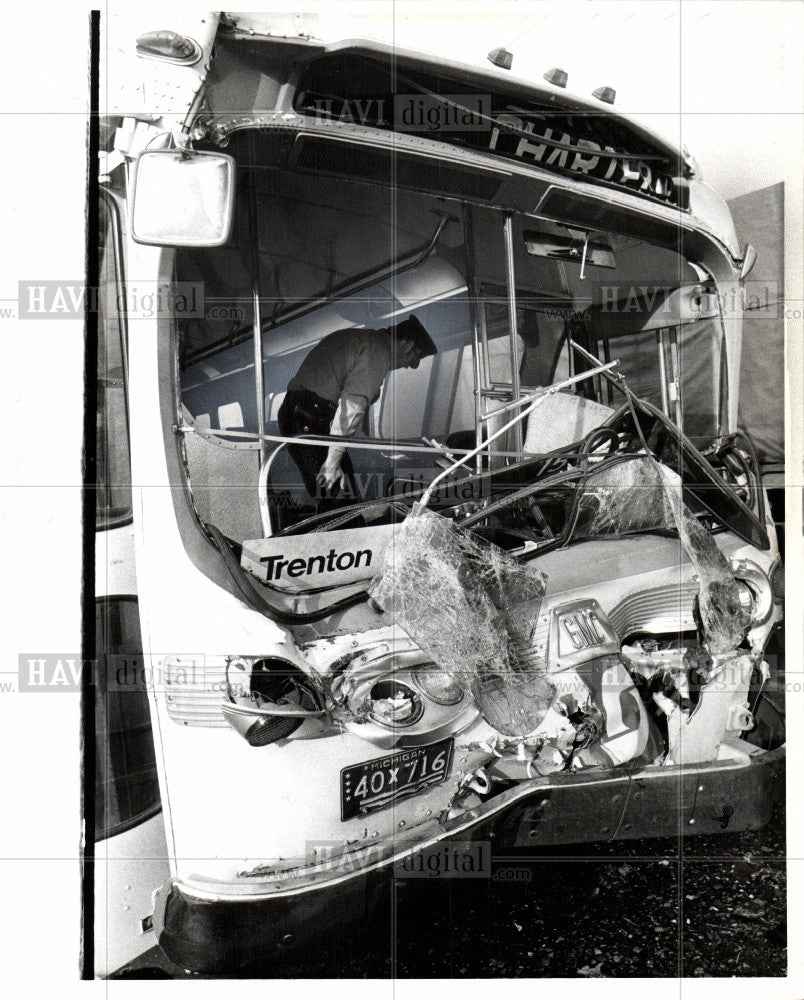 1978 Press Photo SEMTA Bus Crash windshield shattered - Historic Images