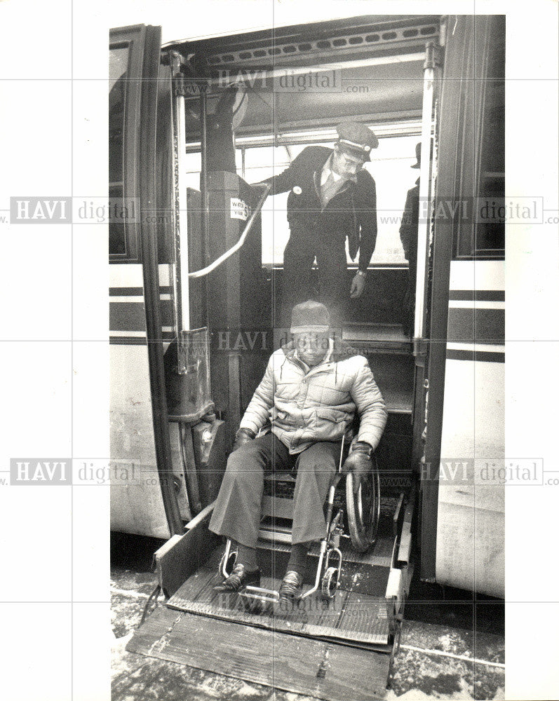 1988 Press Photo DOT Bus Driver Gary Melton - Historic Images