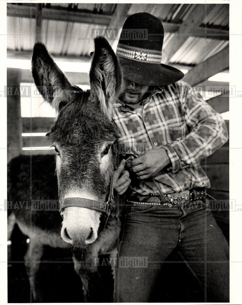 1983 Press Photo Burro Webster Keller Donkey - Historic Images