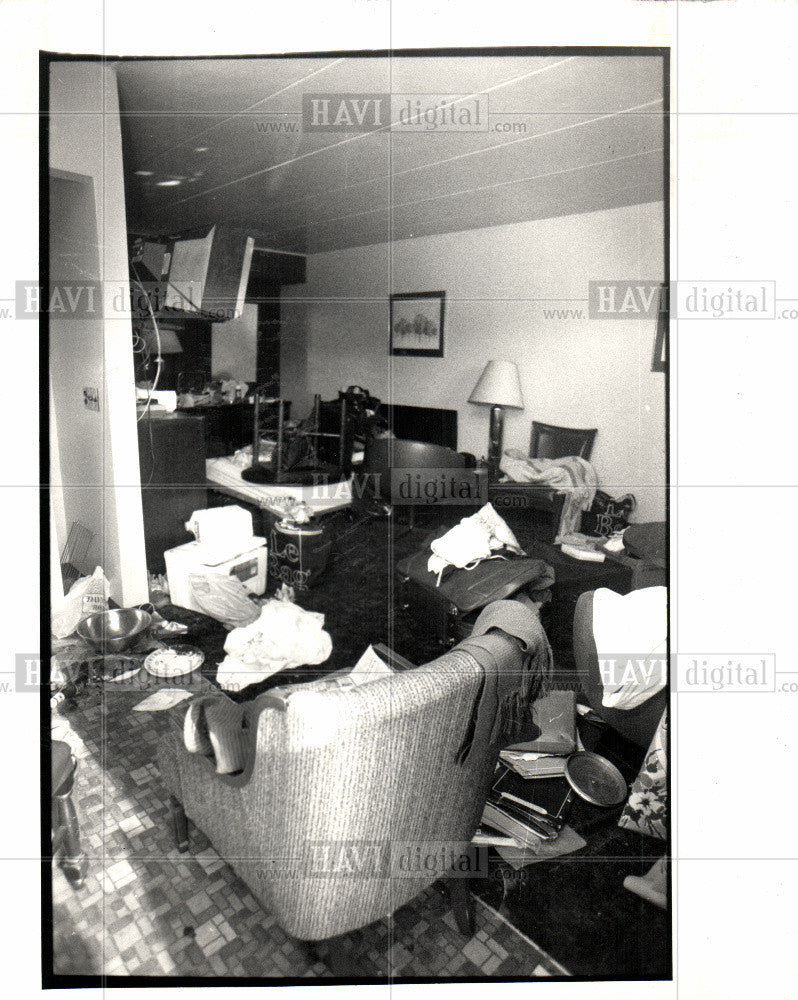 1987 Press Photo ROOM 105 OF TH BUNGLOW HOTEL - Historic Images