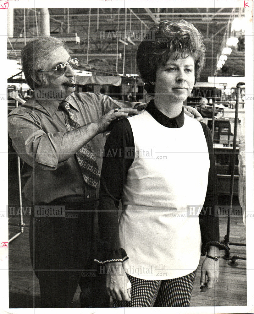 1975 Press Photo test under garments protective safety - Historic Images