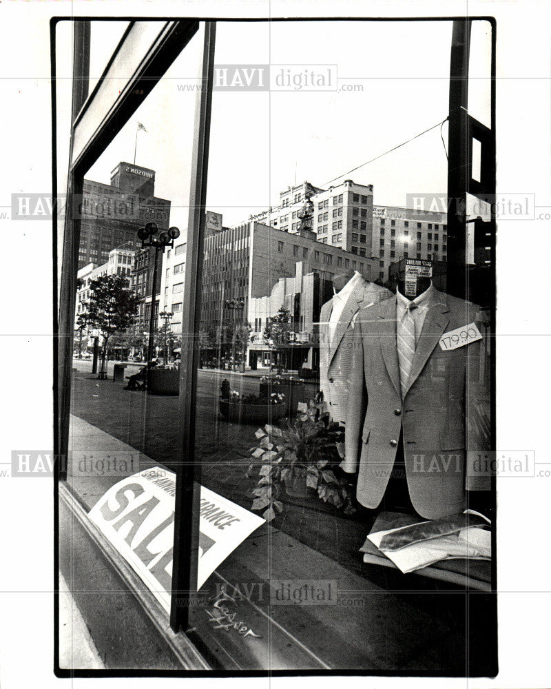 1982 Press Photo Capper &amp; Capper store - Historic Images