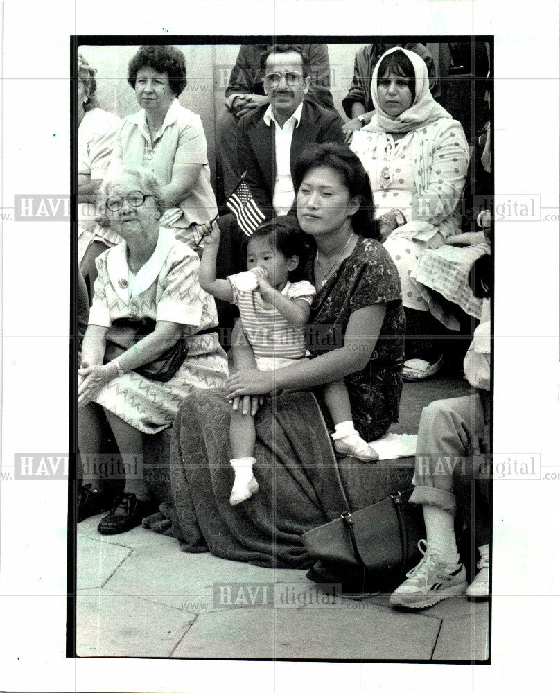 1987 Press Photo New Citizens Ceremony Hart Plaza - Historic Images