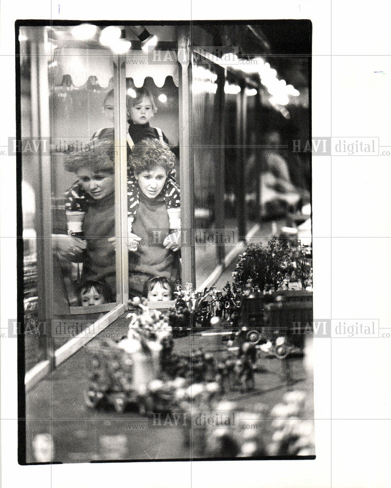 1988 Press Photo KRISTIN GAIEFSKY WITH DAUGHTER - Historic Images