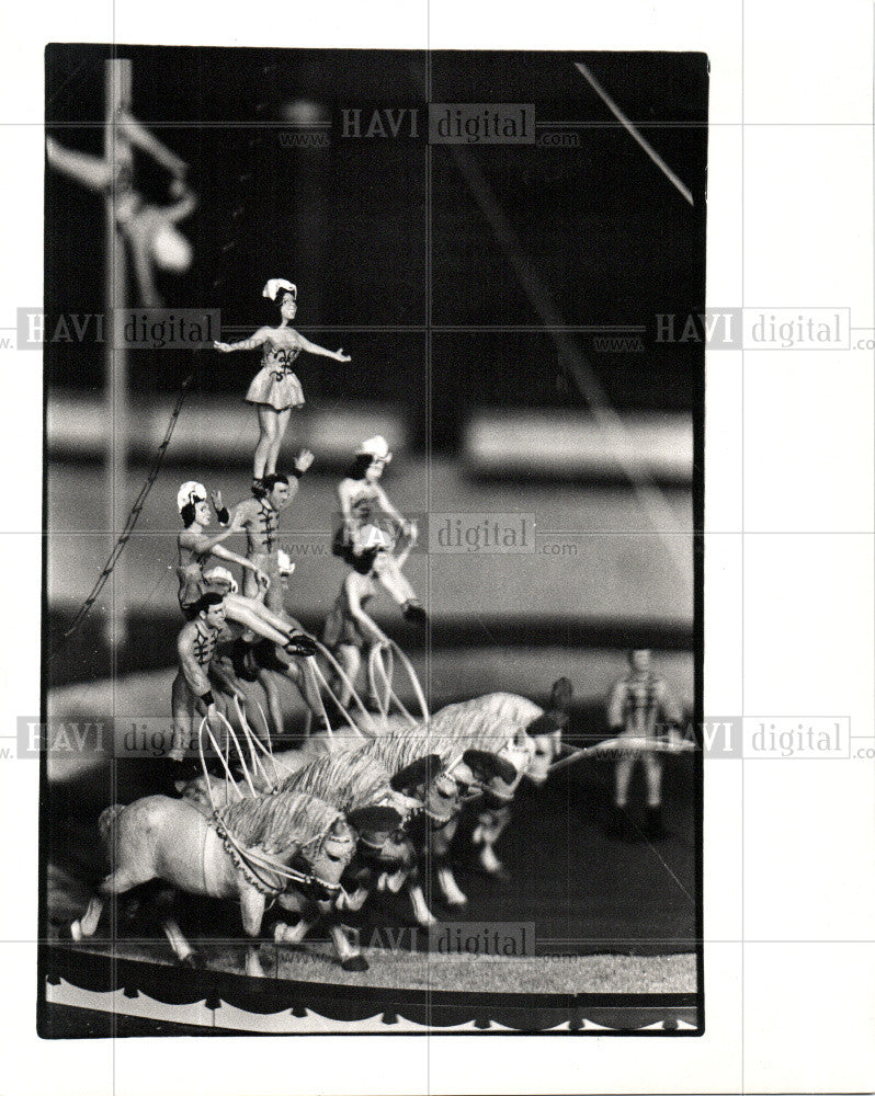 1988 Press Photo CIRCUS - HOWARD BROS.,BARE BACK RIDERS - Historic Images