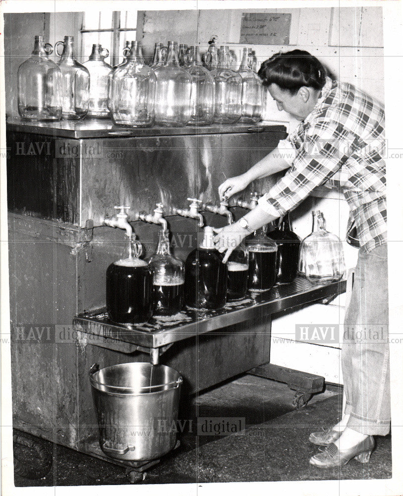 1958 Press Photo CIDER &amp; CIDER MILLS - Historic Images