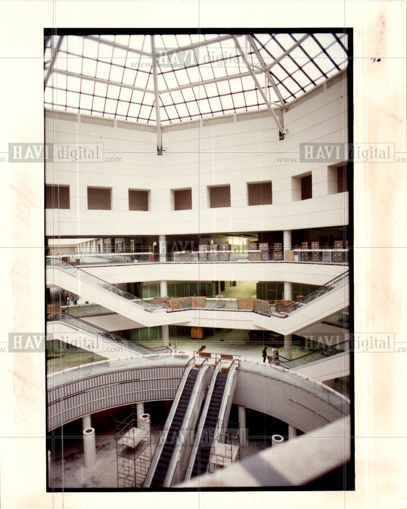 1991 Press Photo Chysler Technology Auburn Hills atrium - Historic Images