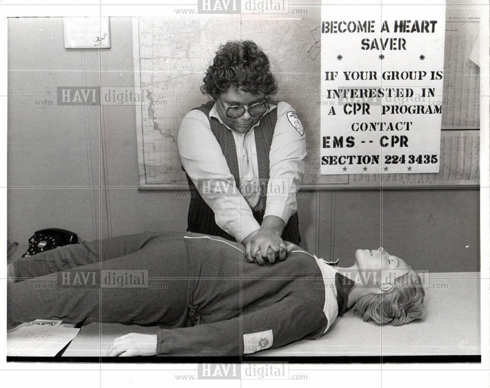 1977 Press Photo Medical Services - Historic Images
